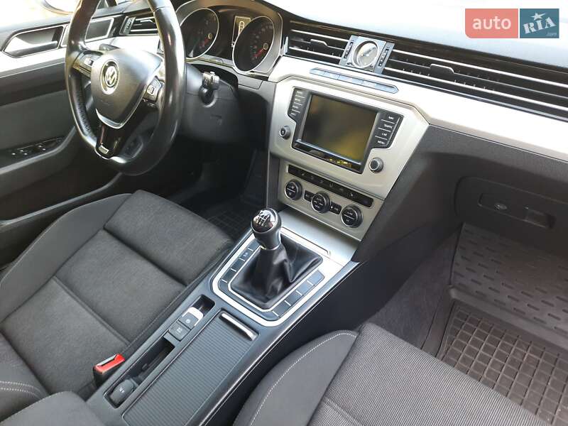Универсал Volkswagen Passat 2015 в Радивилове