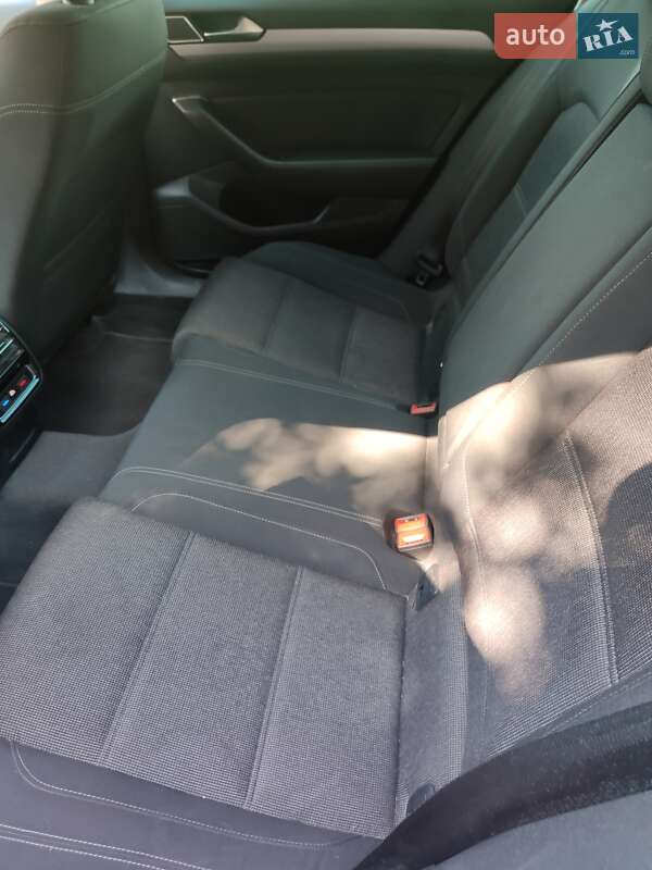 Универсал Volkswagen Passat 2015 в Киеве