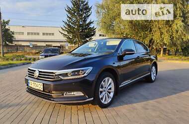 Седан Volkswagen Passat 2017 в Луцьку