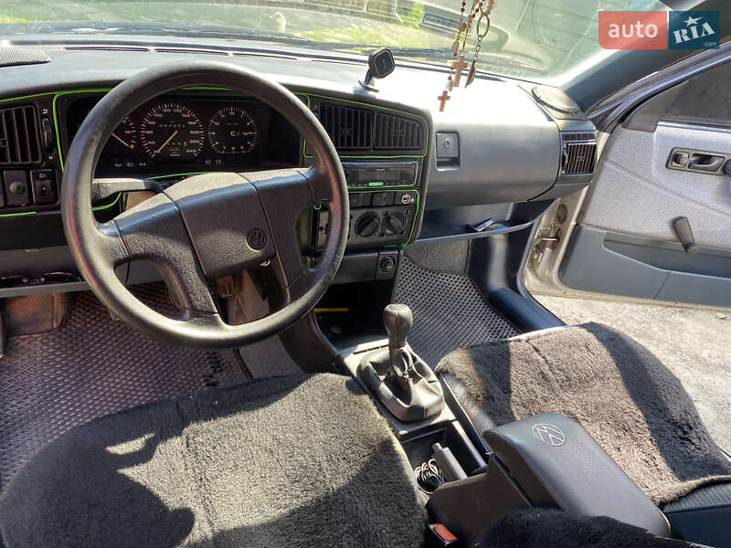 Седан Volkswagen Passat 1990 в Старом Самборе