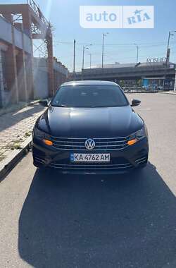 Седан Volkswagen Passat 2017 в Киеве