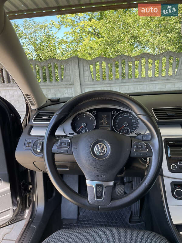 Седан Volkswagen Passat 2012 в Глыбокой
