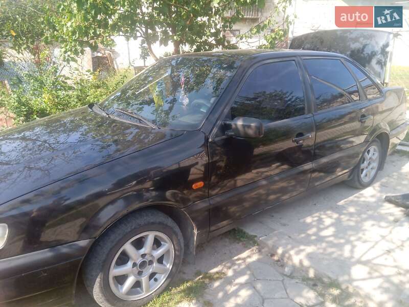 Седан Volkswagen Passat 1995 в Львове