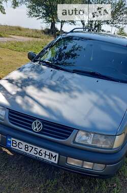 Универсал Volkswagen Passat 1996 в Новояворовске