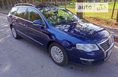 Універсал Volkswagen Passat 2010 в Звягелі