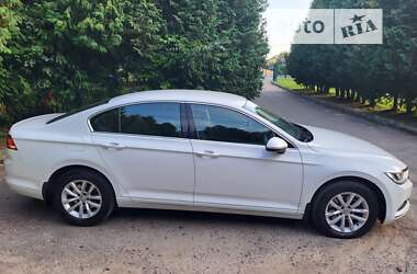 Седан Volkswagen Passat 2016 в Львові