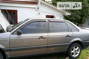 Седан Volkswagen Passat 1991 в Ровно
