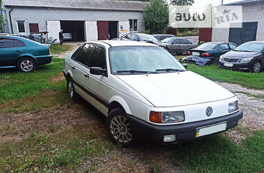 Седан Volkswagen Passat 1988 в Дергачах