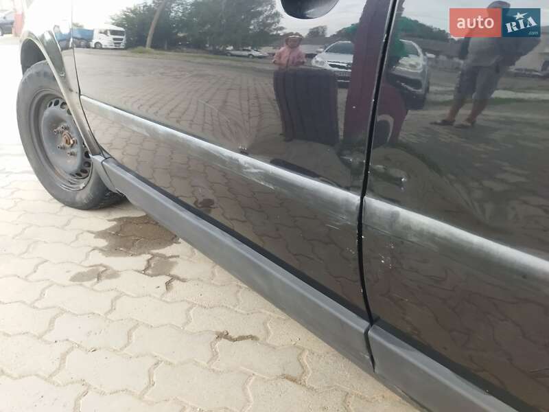 Седан Volkswagen Passat 2000 в Тростянці