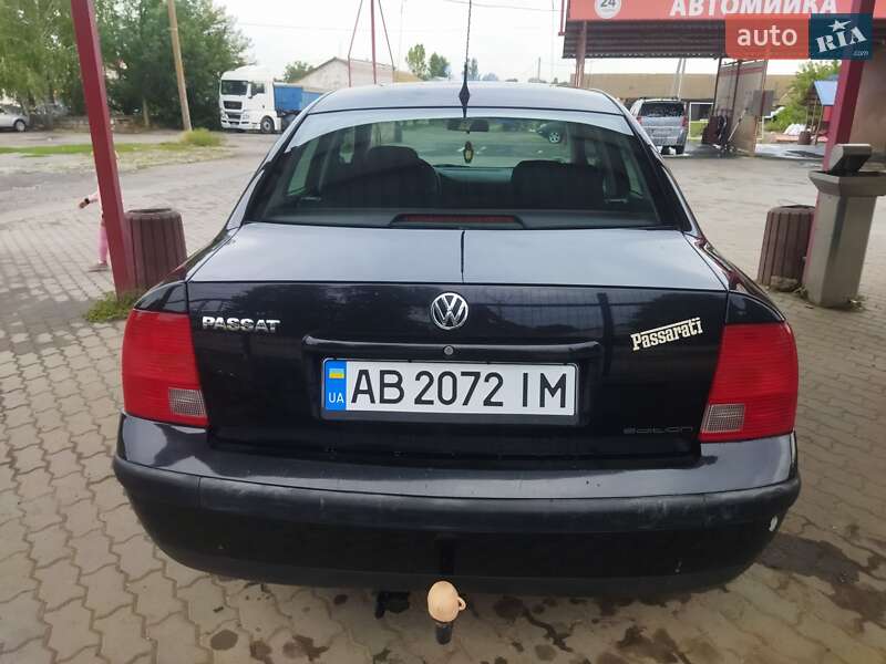 Седан Volkswagen Passat 2000 в Тростянці