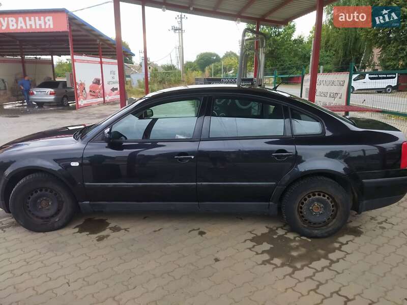 Седан Volkswagen Passat 2000 в Тростянці
