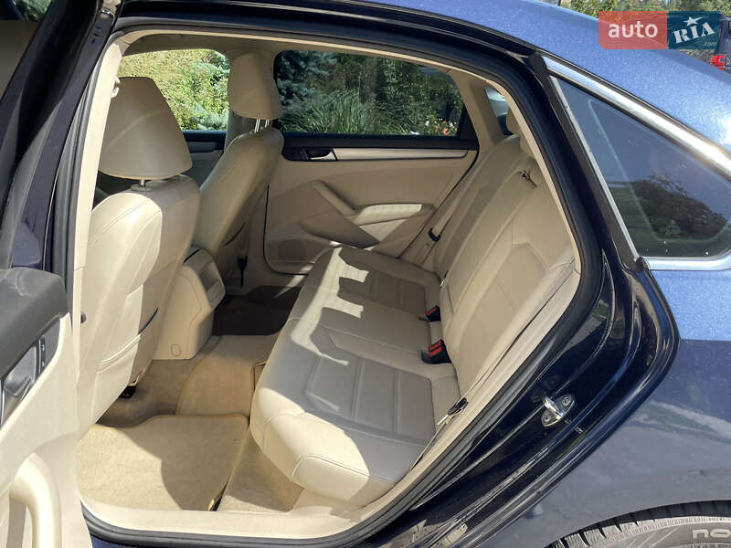 Седан Volkswagen Passat 2015 в Харкові