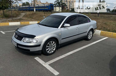 Седан Volkswagen Passat 1999 в Києві
