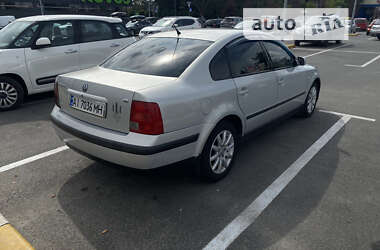 Седан Volkswagen Passat 1999 в 