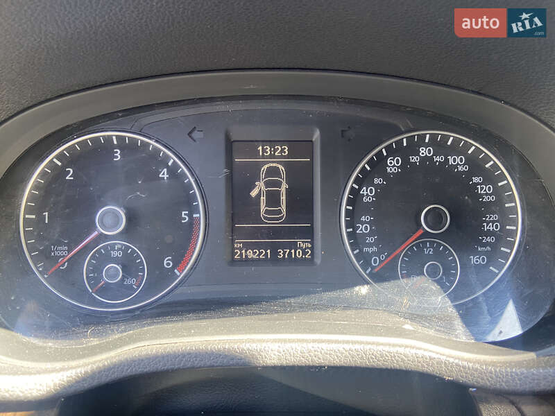 Седан Volkswagen Passat 2014 в Киеве