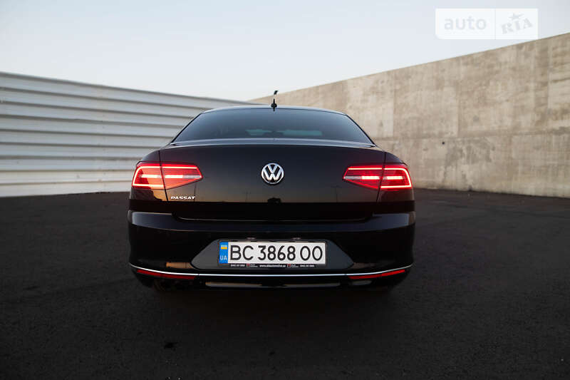 Седан Volkswagen Passat 2017 в Львове