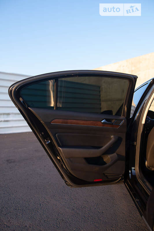 Седан Volkswagen Passat 2017 в Львове