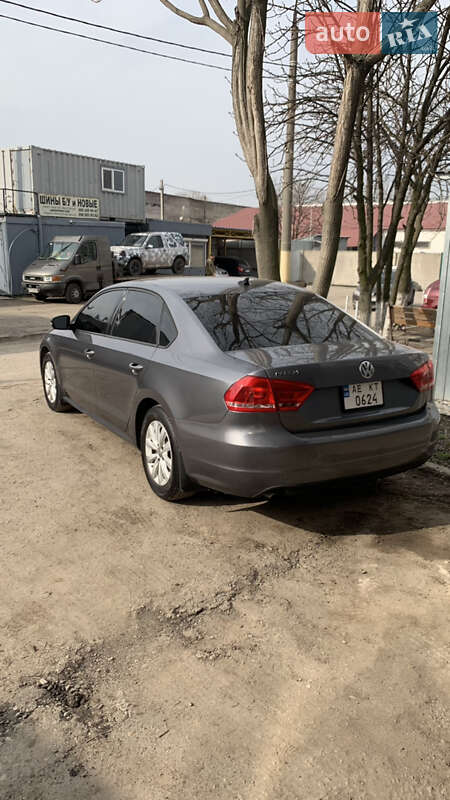 Седан Volkswagen Passat 2013 в Днепре