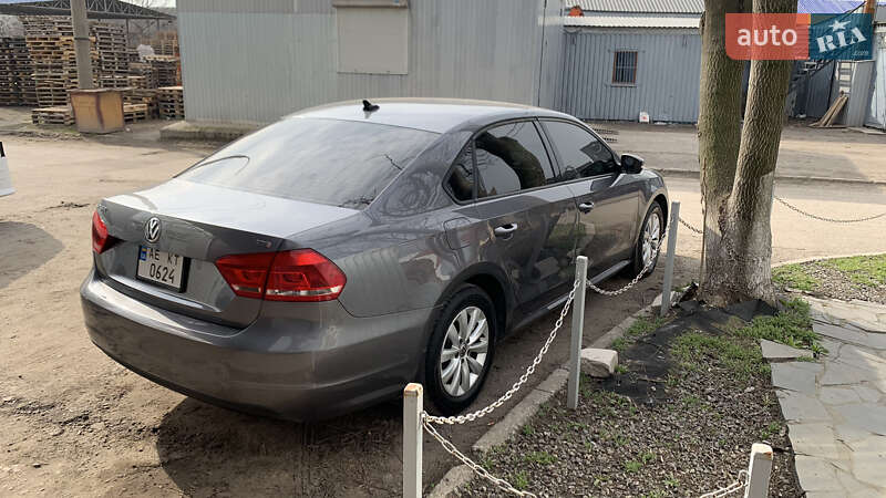 Седан Volkswagen Passat 2013 в Днепре