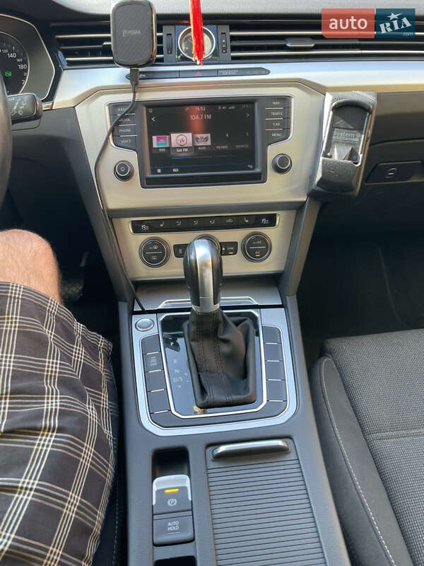 Универсал Volkswagen Passat 2016 в Львове