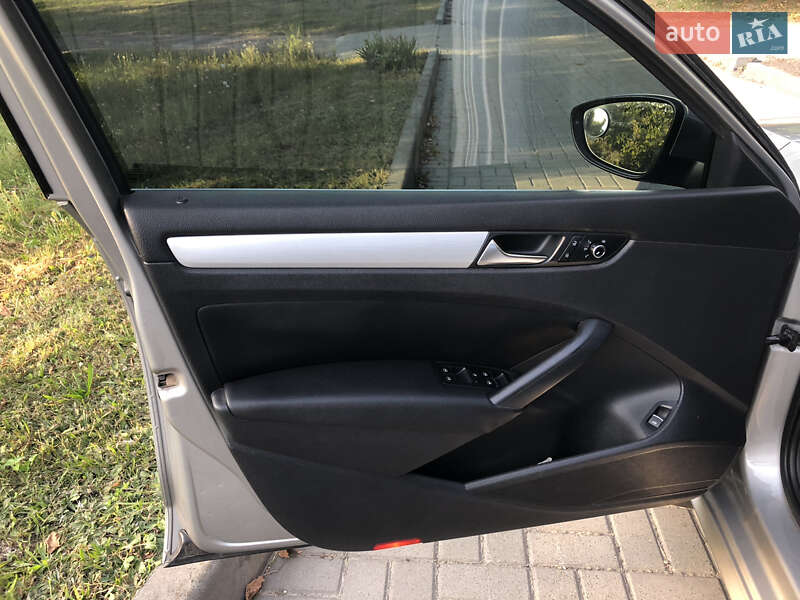 Седан Volkswagen Passat 2011 в Прилуках