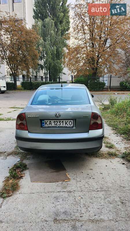 Седан Volkswagen Passat 2004 в Киеве