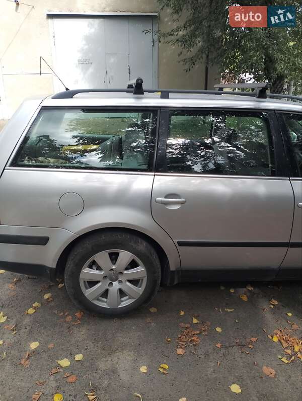 Універсал Volkswagen Passat 2001 в Бурштині
