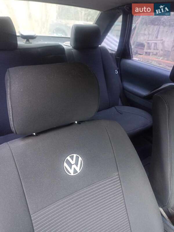 Седан Volkswagen Passat 1994 в Бродах