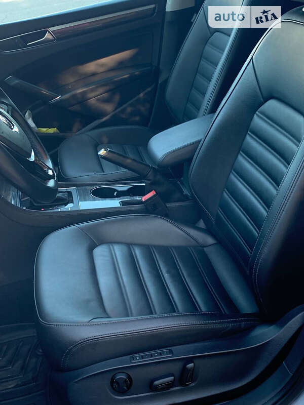 Седан Volkswagen Passat 2016 в Одессе