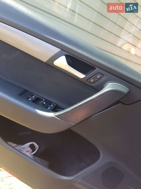 Універсал Volkswagen Passat 2013 в Харкові