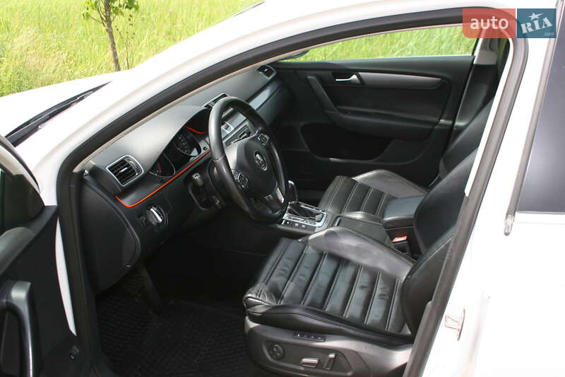 Универсал Volkswagen Passat 2011 в Черновцах