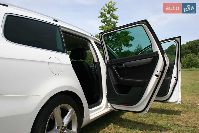 Универсал Volkswagen Passat 2011 в Черновцах