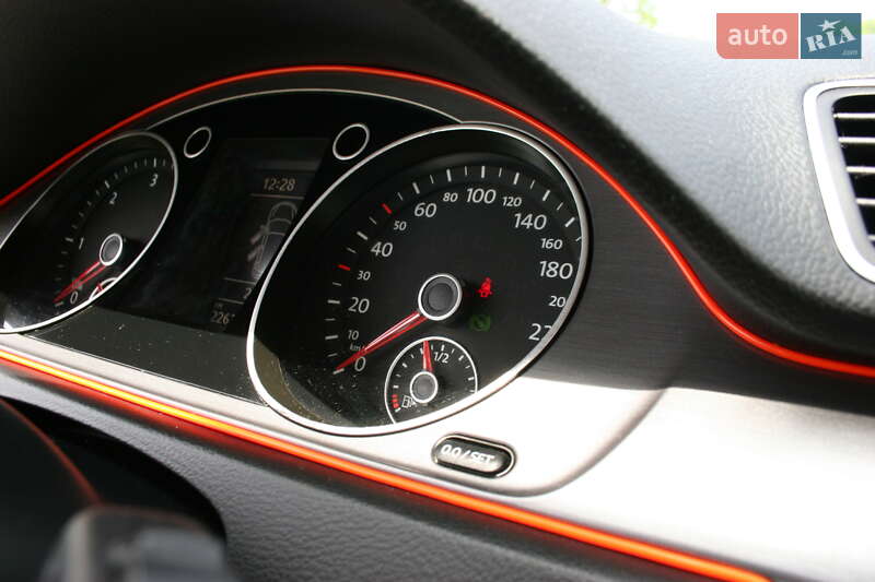 Универсал Volkswagen Passat 2011 в Черновцах