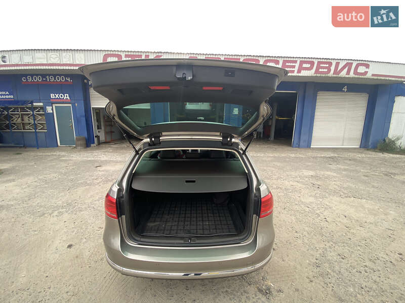 Універсал Volkswagen Passat 2013 в Одесі