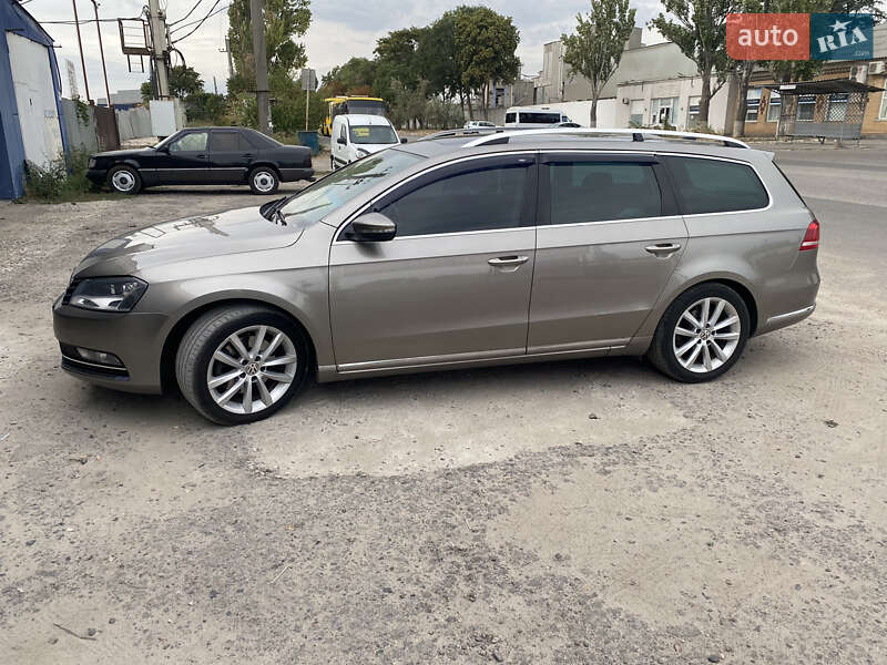 Універсал Volkswagen Passat 2013 в Одесі