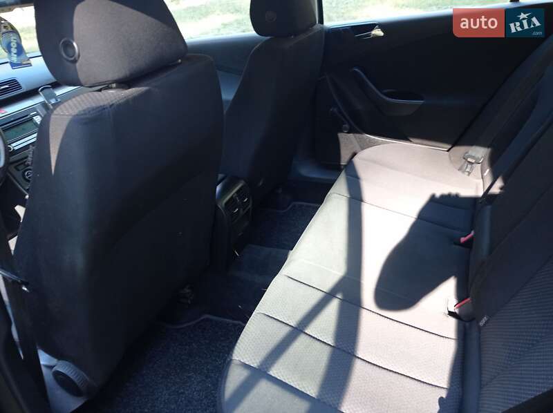 Седан Volkswagen Passat 2008 в Лебедині