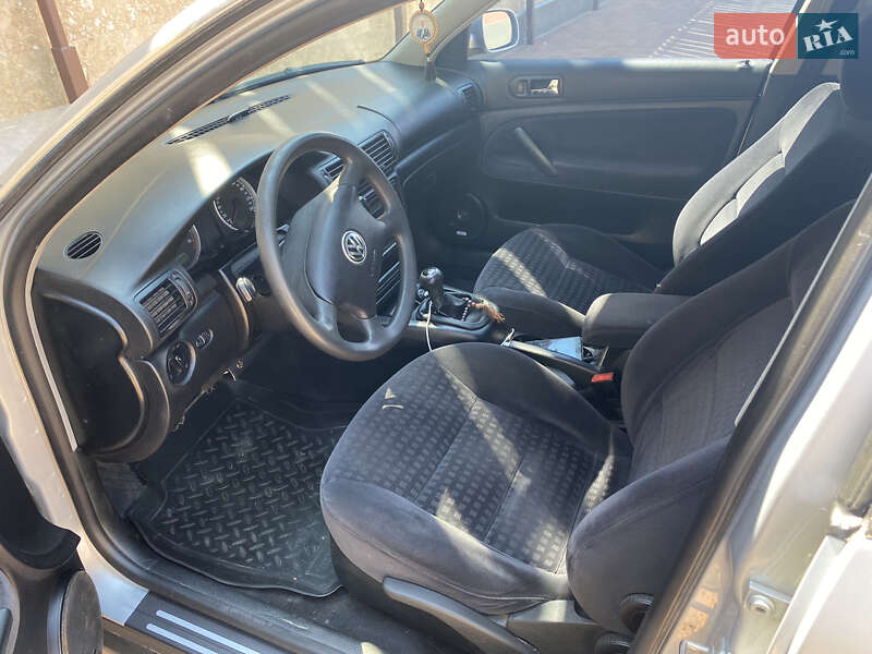 Седан Volkswagen Passat 2002 в Киеве