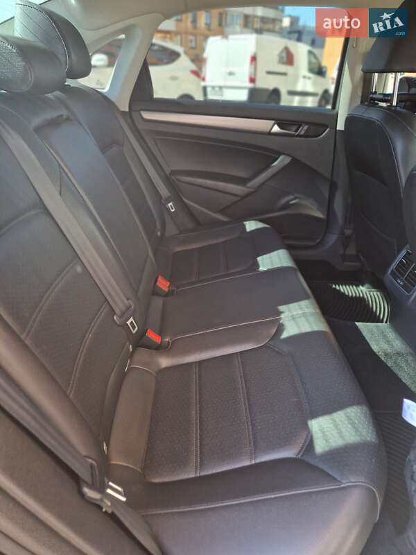 Седан Volkswagen Passat 2014 в Остроге