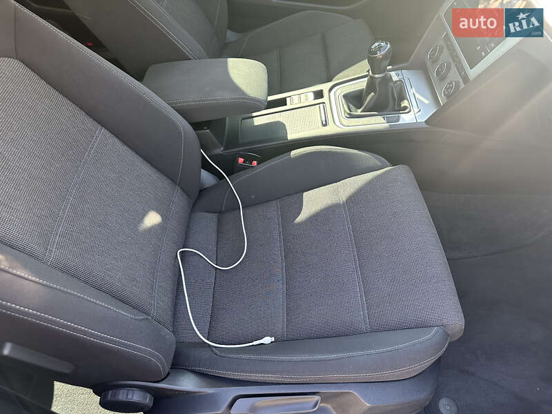 Універсал Volkswagen Passat 2017 в Запоріжжі