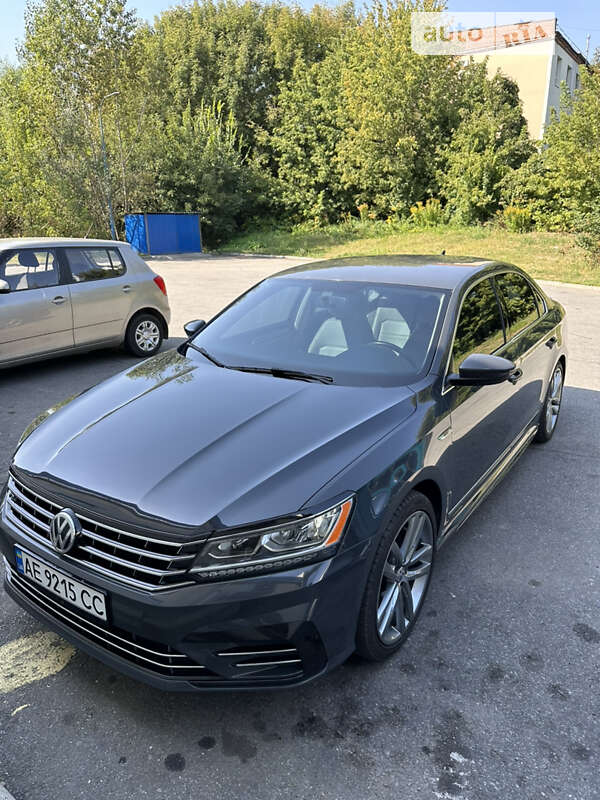 Седан Volkswagen Passat 2017 в Дергачах