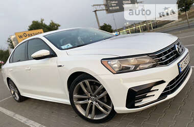 Седан Volkswagen Passat 2018 в Киеве