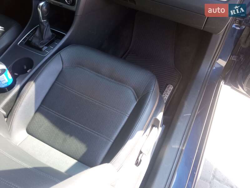 Седан Volkswagen Passat 2013 в Гайвороні