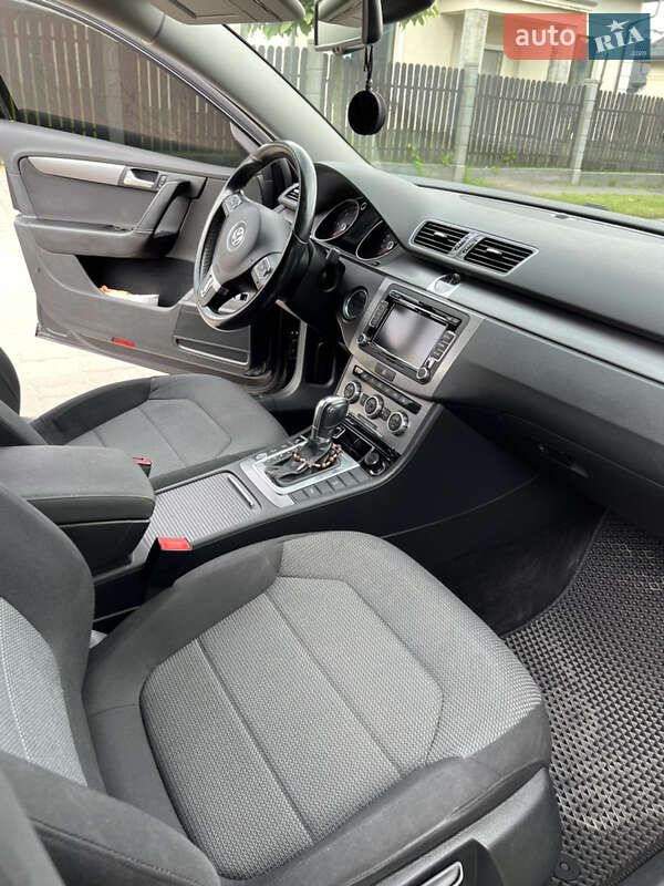 Седан Volkswagen Passat 2013 в Львові