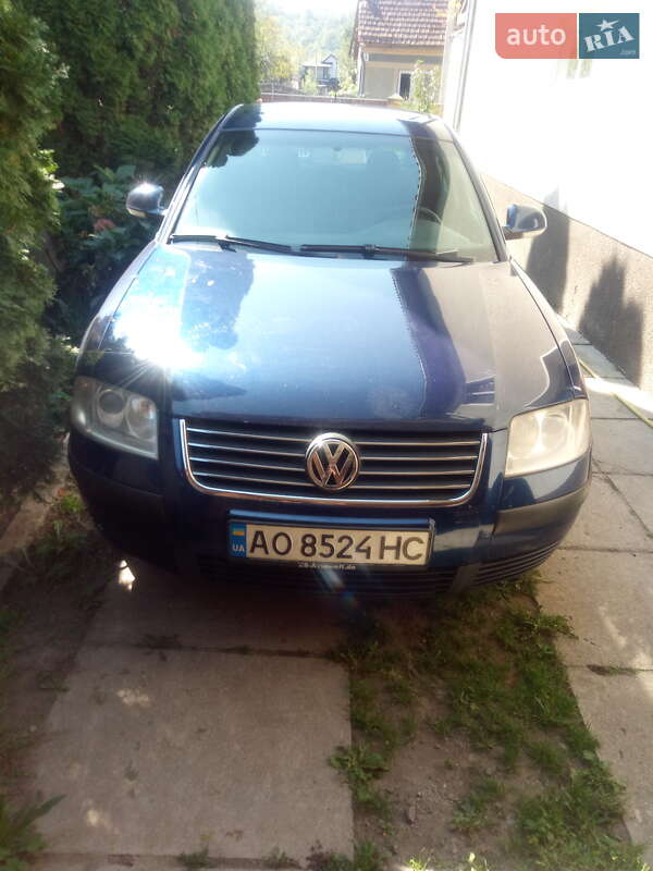 Седан Volkswagen Passat 2004 в Рахове
