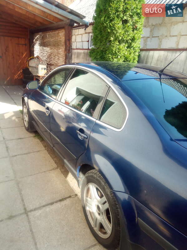 Седан Volkswagen Passat 2004 в Рахове