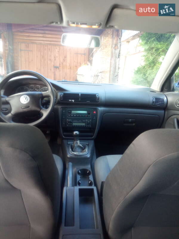 Седан Volkswagen Passat 2004 в Рахове