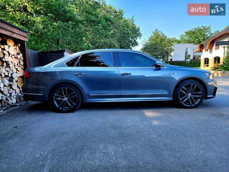 Седан Volkswagen Passat 2016 в Днепре