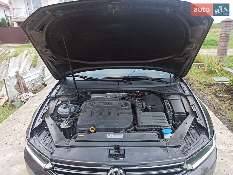 Універсал Volkswagen Passat 2017 в Дрогобичі