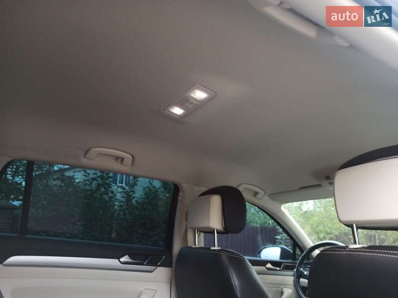 Універсал Volkswagen Passat 2017 в Дрогобичі