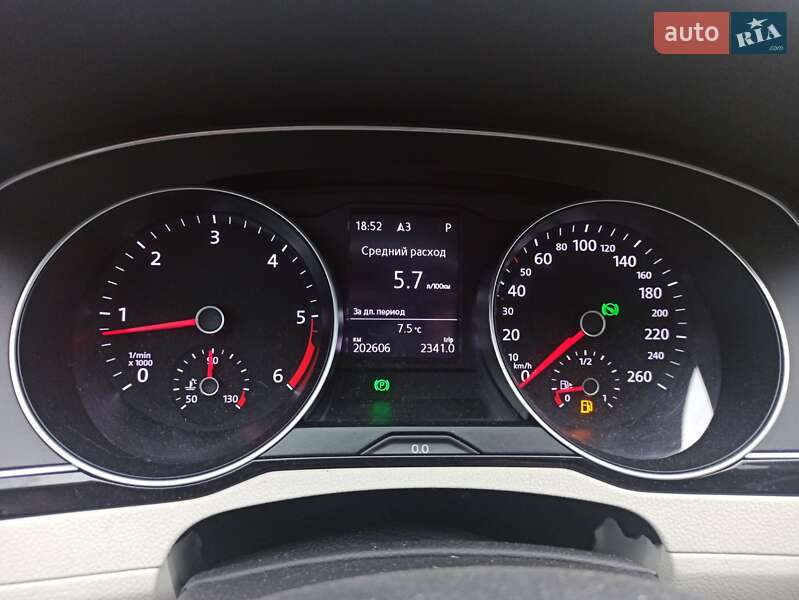 Універсал Volkswagen Passat 2017 в Дрогобичі